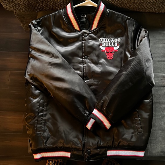 Ultra Game Jackets & Blazers - Satin Chicago Bulls Button Up Jacket